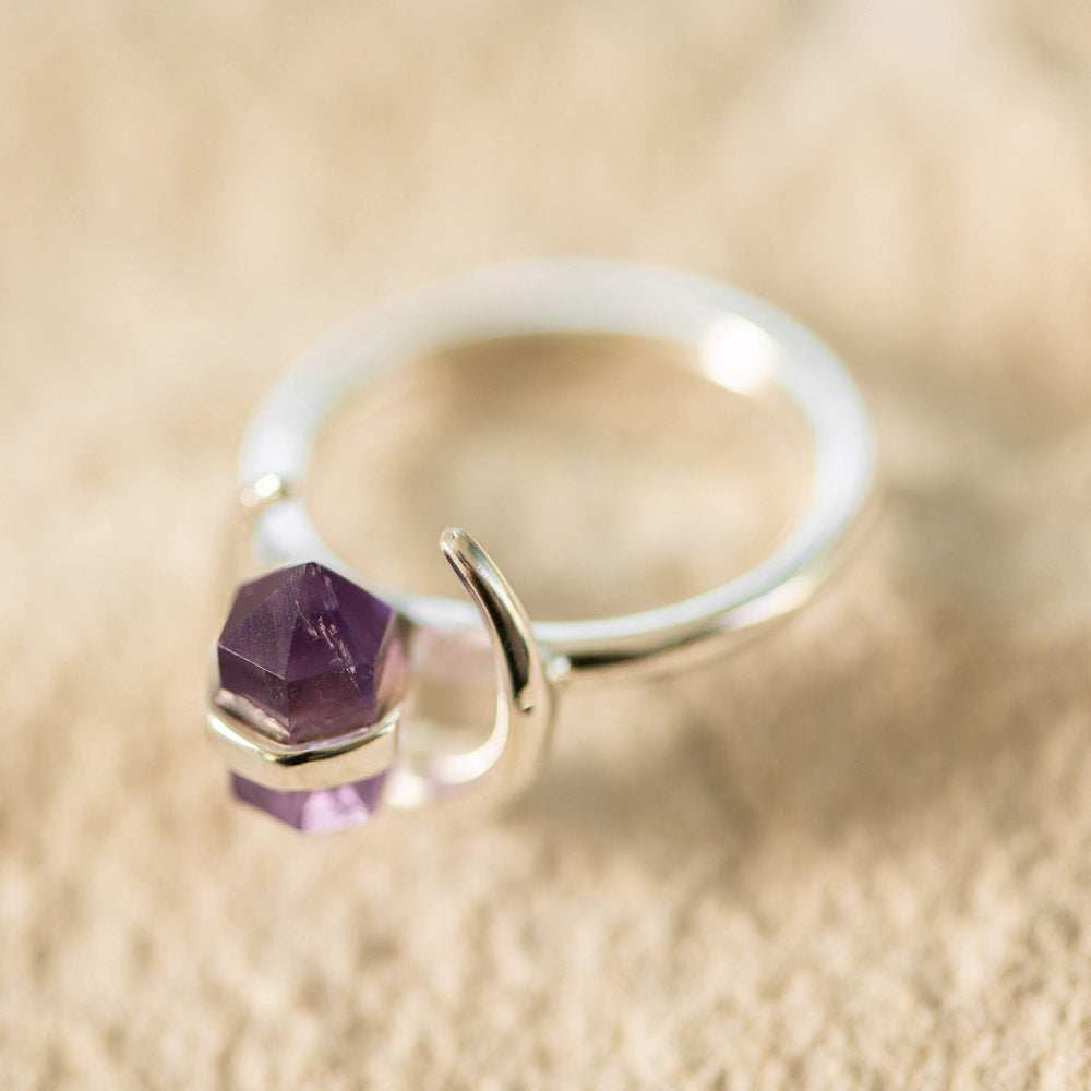 Double Point Amethyst Ring